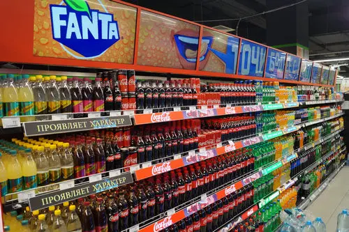 Coca-Cola shelf with SpinetiX digital signage